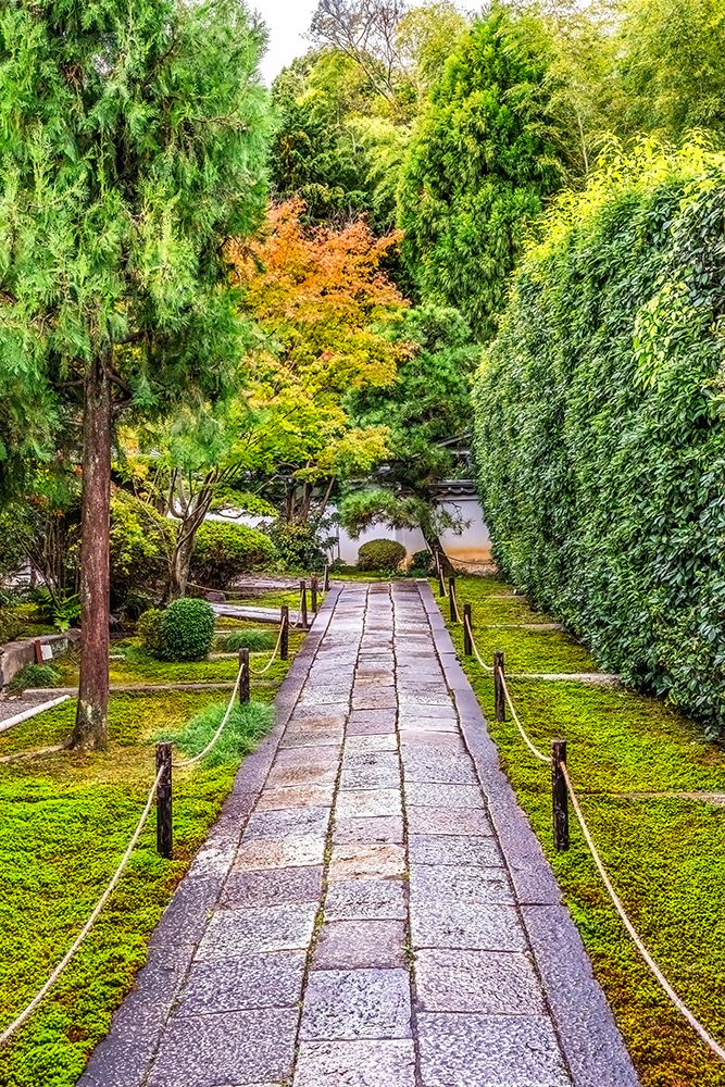 Colorful path, Tofuku-ji, Funda-In, Sesshu-ji Zen Buddhist Temple, Kyoto, Japan.